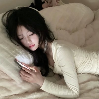 与一位女士合影封面